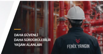 Fenix Yangın uzman mühendisi proje ve tablet incelemesi yaparken